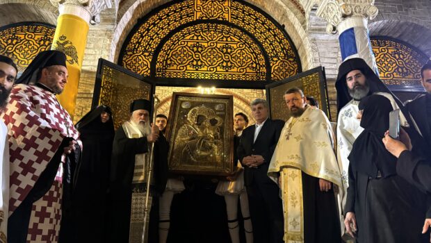 Η Παναγία Εικοσιφοίνισσα αναχωρεί από τον Ι. Ν. Ευαγγελισμού